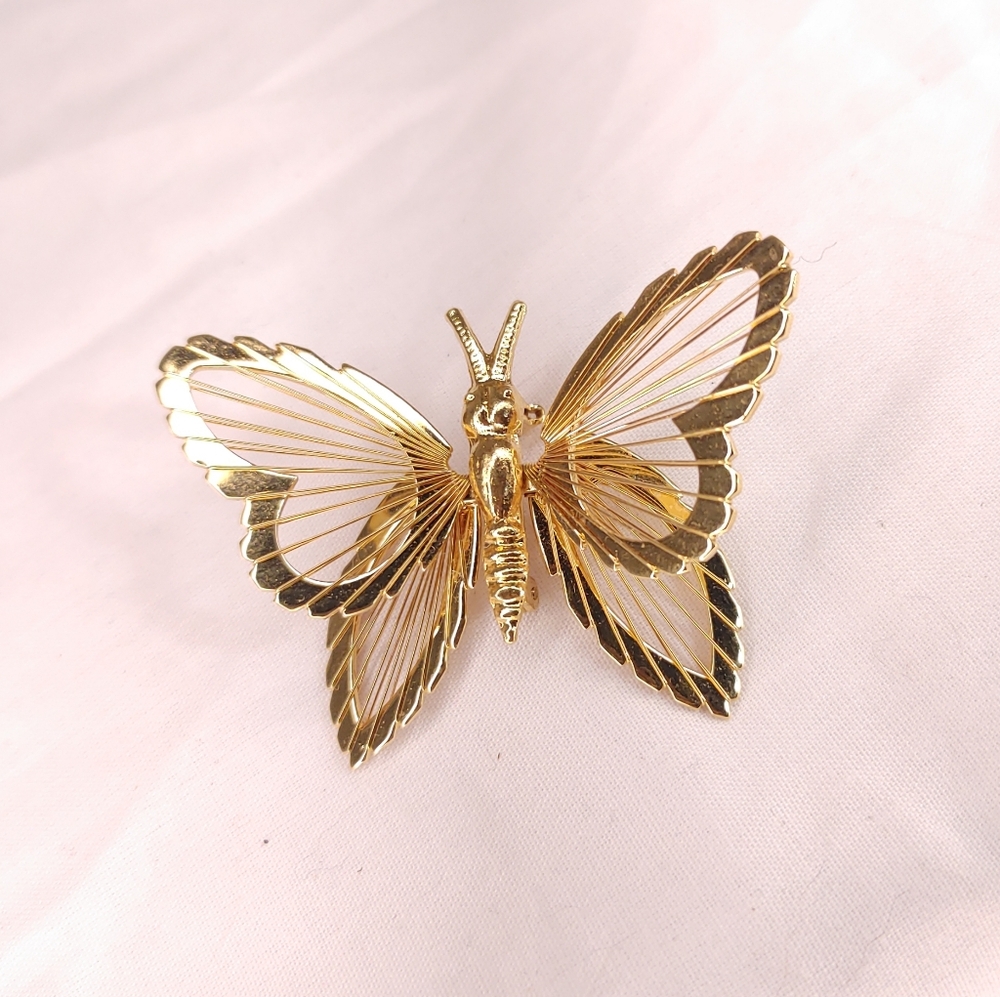 Elegant Gold Butterfly Brooch - Vintage Monet Menagerie